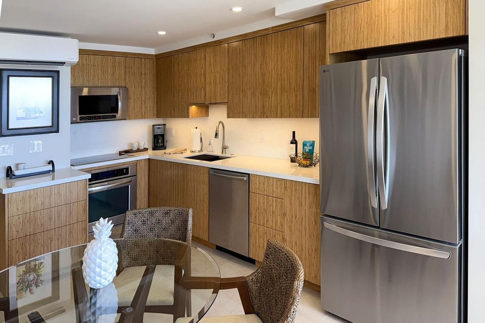 Mana Kai 304 - Renovated Oceanfront 2BR/2BA Condo, Split AC, Beach Access, Views House in Wailea