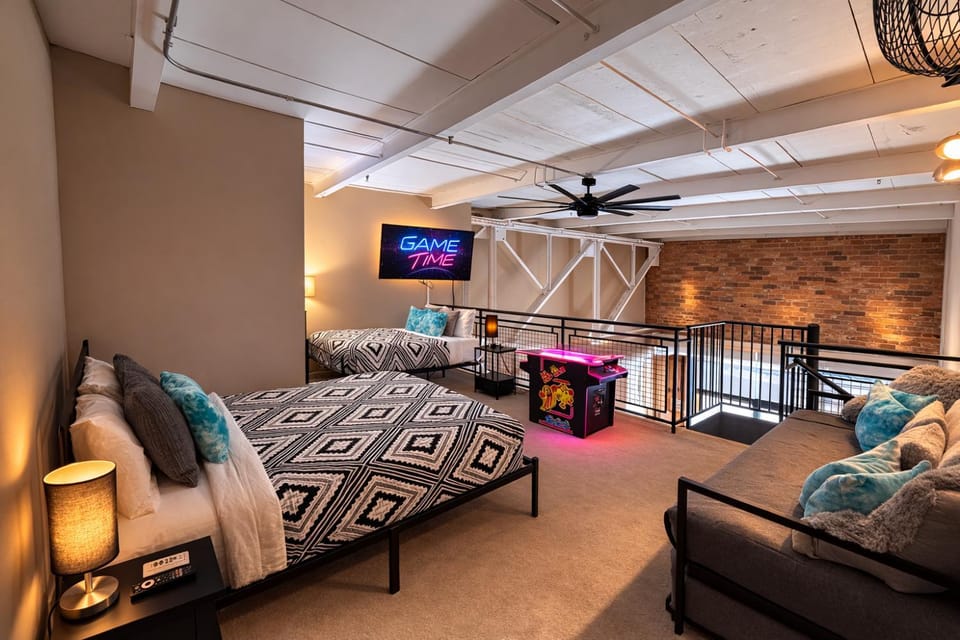 Downtown Sleeps 8 By Cedar Point & Sports Force! House in Sandusky