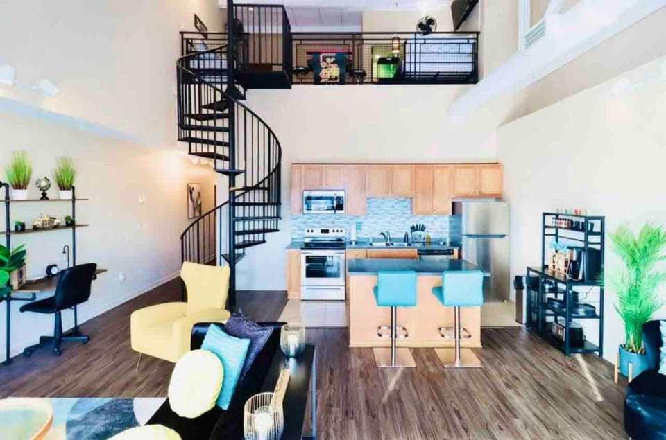 Downtown Sleeps 8 By Cedar Point & Sports Force! House in Sandusky