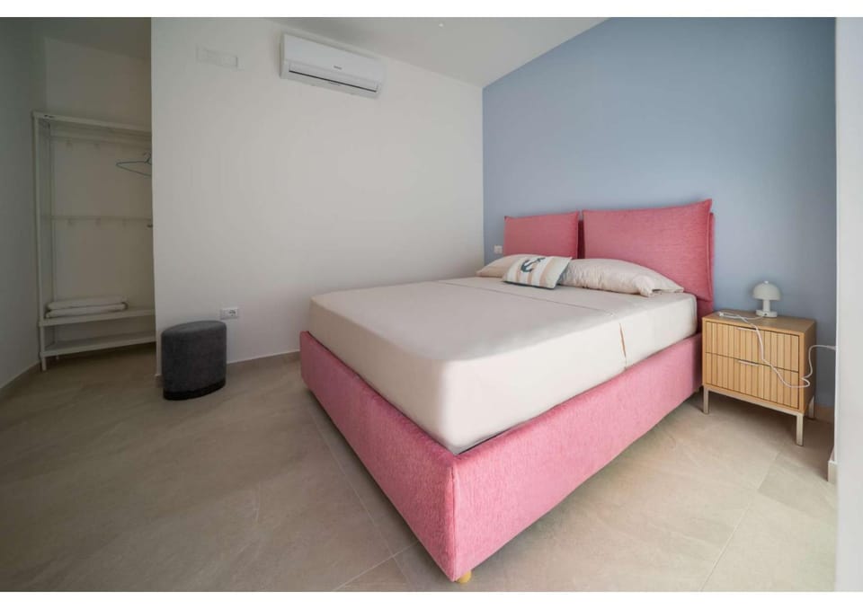 Bed, Photo of the whole room, Bedroom, air conditioner