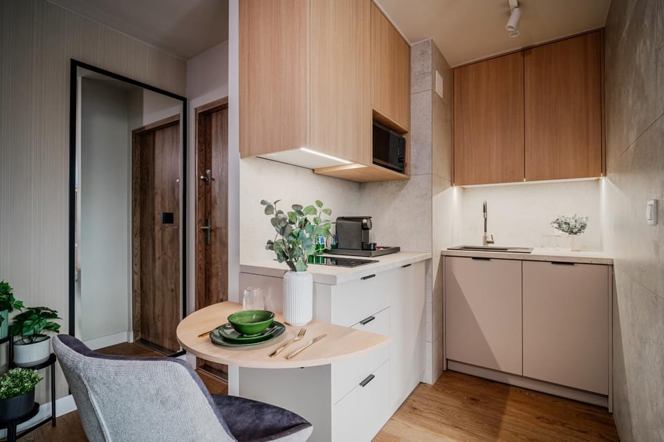 Coffee/tea facilities, Kitchen or kitchenette, stove