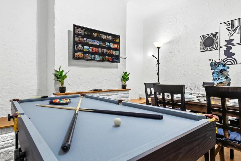 Billiard, Game Room