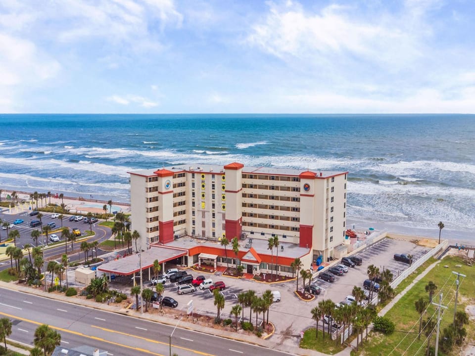 Property building, Facade/entrance, Bird's eye view, View (from property/room), Beach, Sea view, Parking