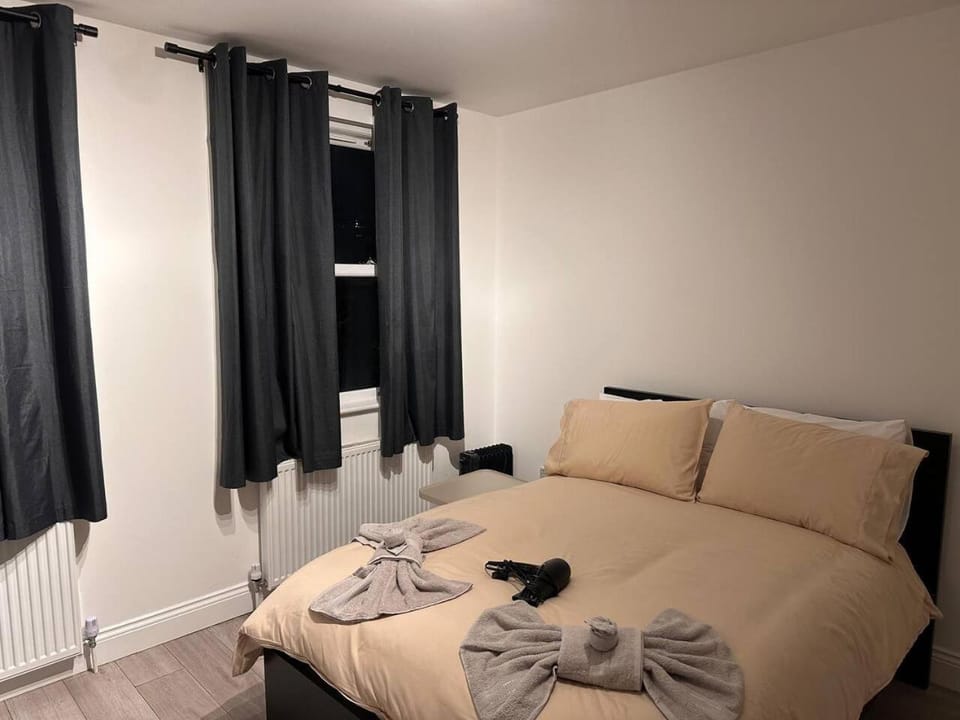 Room LondonBridge 15 min by Tube House in London Borough of Southwark