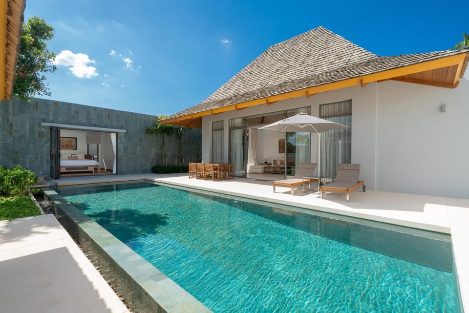 Property building, Day, Pool view, Swimming pool, sunbed