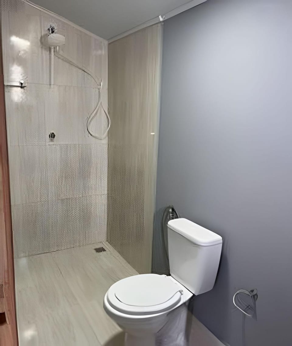 Shower, Toilet