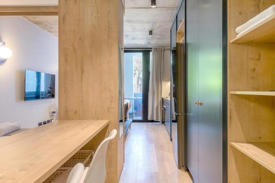 Charming Apartment Steps From Sea Point Beach Apartment in Sea Point