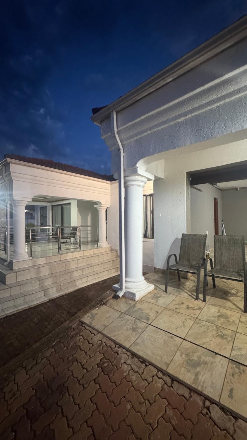 Makhuvha Tshilivho Luxury House House in South Africa