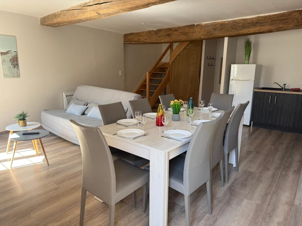 Les Glaneuses Gîte Le Grand 8 centre-bourg 3 min du Puy duFou Apartment in Pays de la Loire