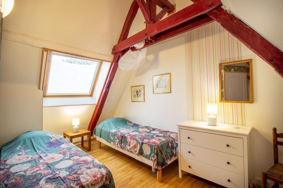 Property building, Living room, Bedroom