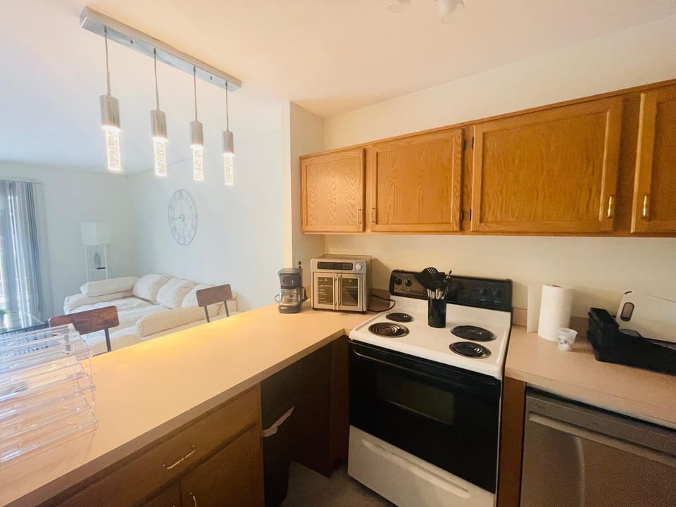 Comfortable 2BR2BA Great Monthly Rates Apartment in Cheltenham Township