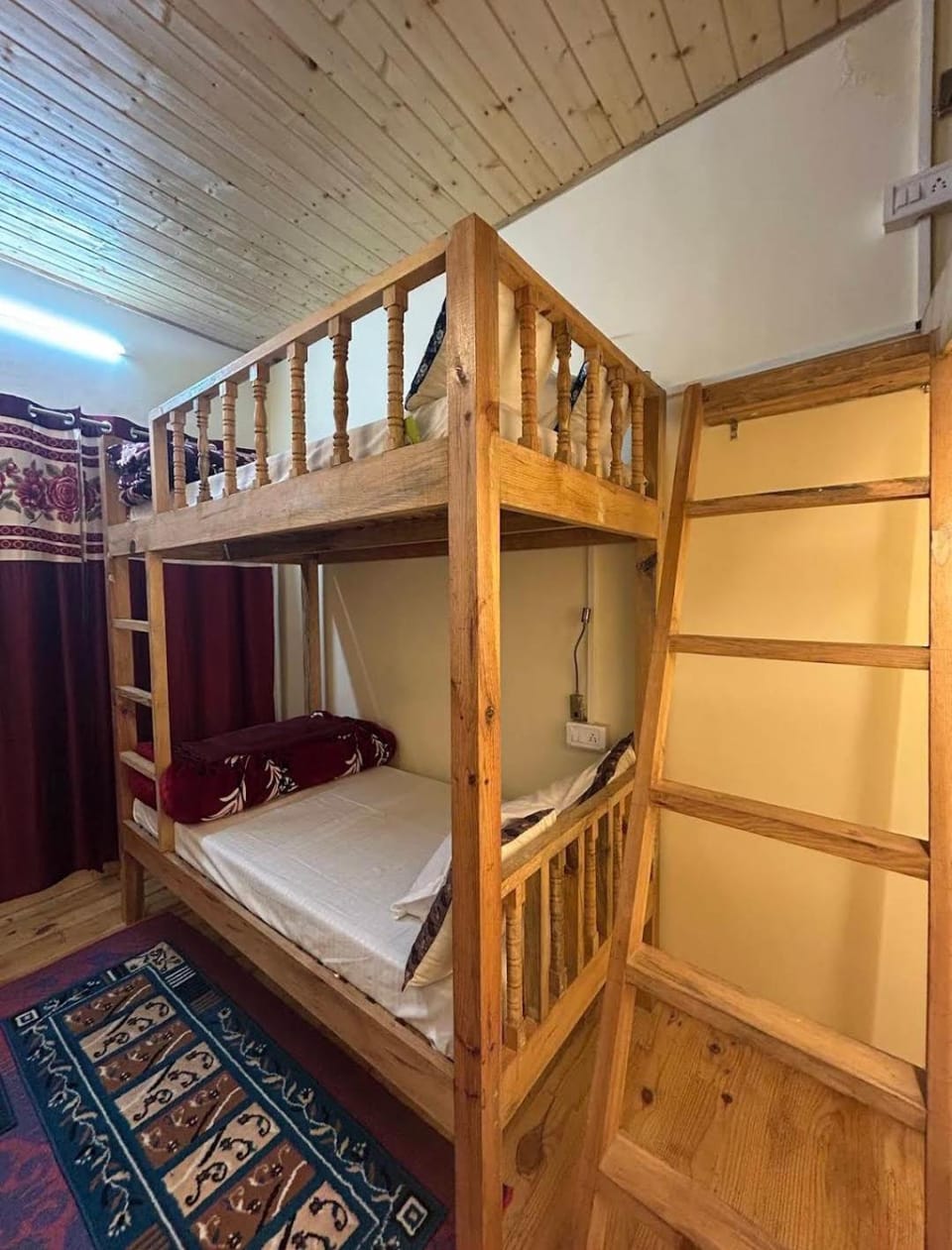 Jaberkhet Trekkers Lodge Hostel in Uttarakhand