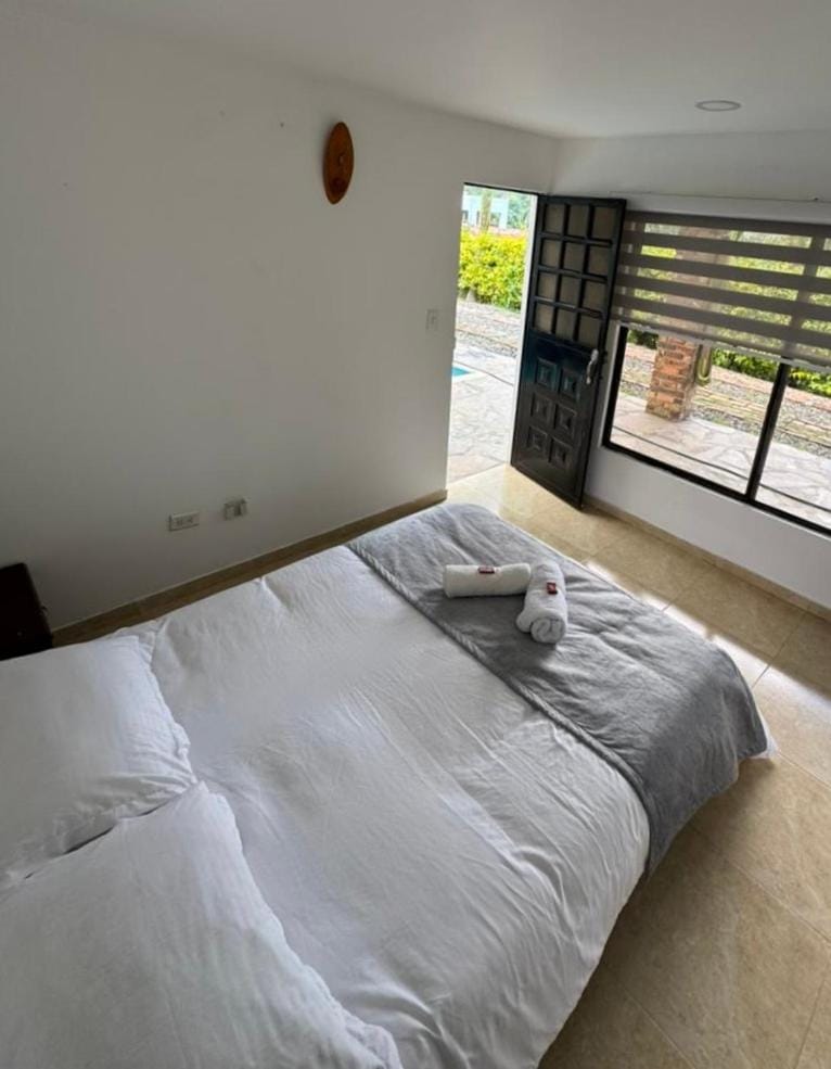 Piscina Privada, Zona parrillas, 8 min del Pueblo, Parqueadero Cubierto House in Cundinamarca, Colombia