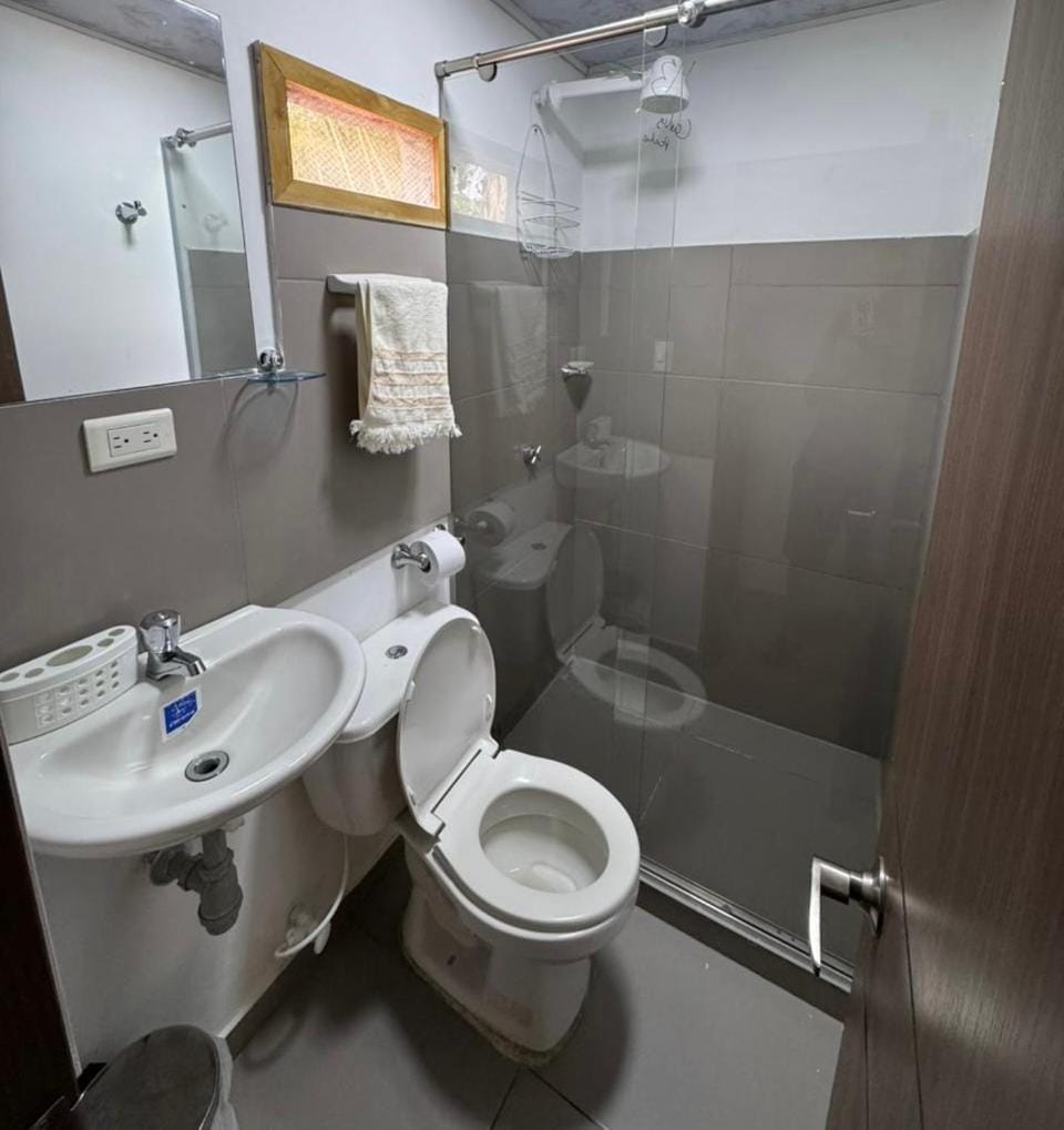 Piscina Privada, Zona parrillas, 8 min del Pueblo, Parqueadero Cubierto House in Cundinamarca, Colombia