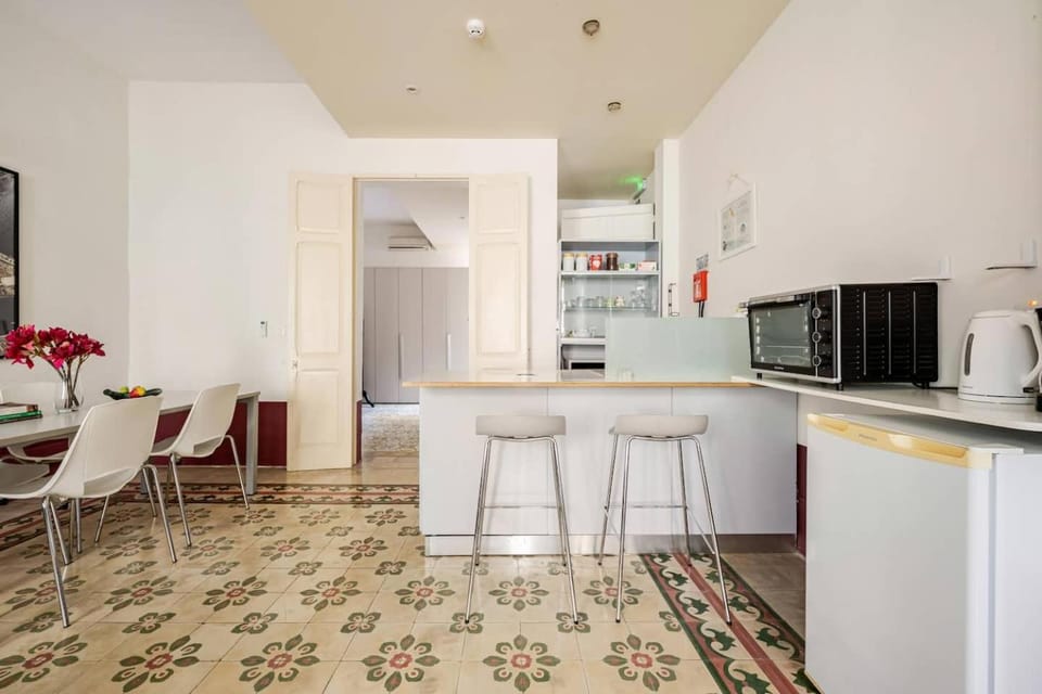 Kitchen or kitchenette, Dining area, stove