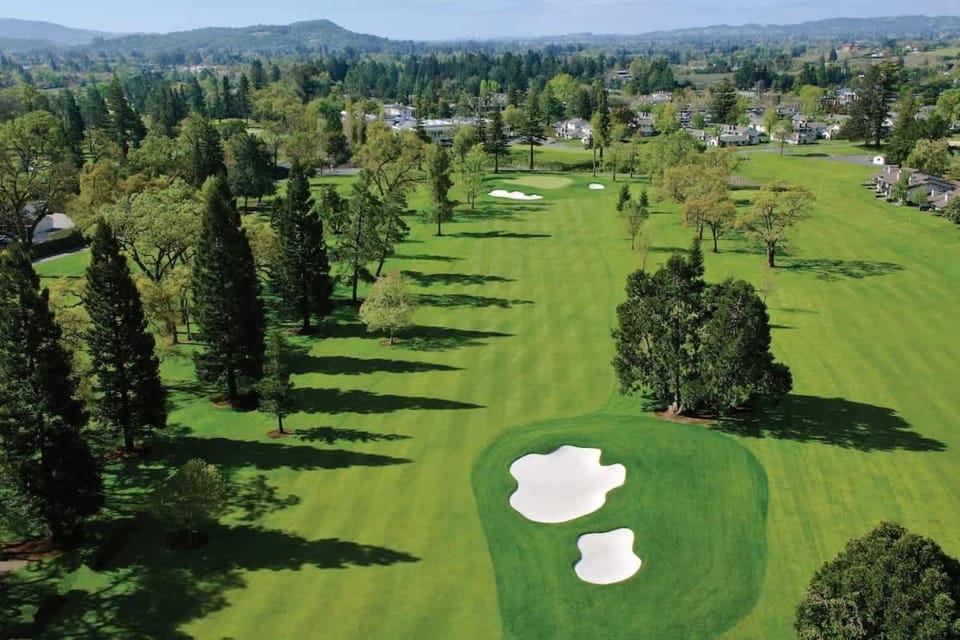 Luxury Napa Getaway Golf Views King Bed House in Napa Valley