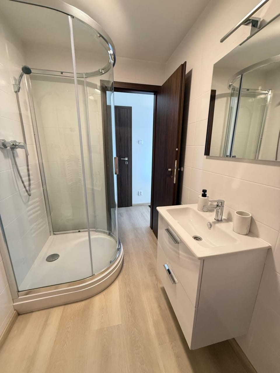 Ubytování 1kk blízko Prahy se společným bazénem Apartment in Czechia