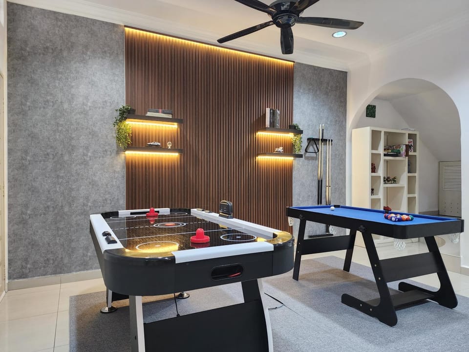 Game Room, Living room