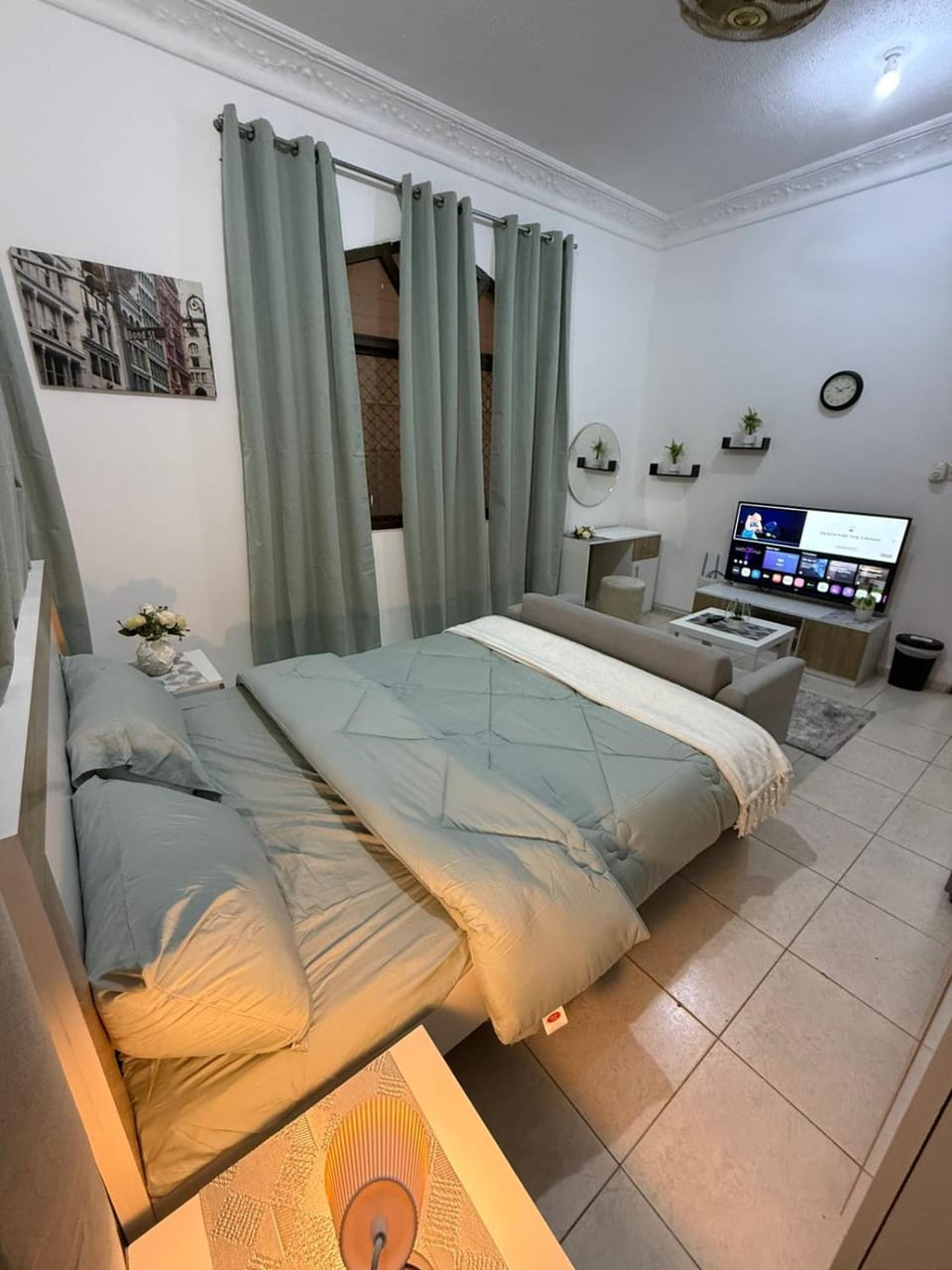 Bed, Photo of the whole room