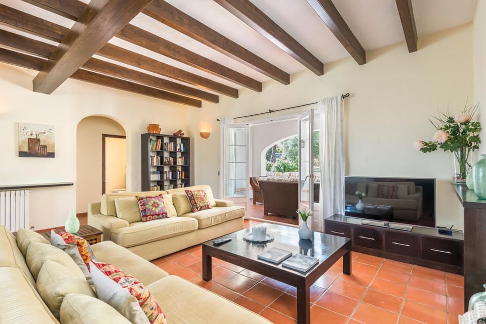 Patio, TV and multimedia, Living room, Seating area, heating