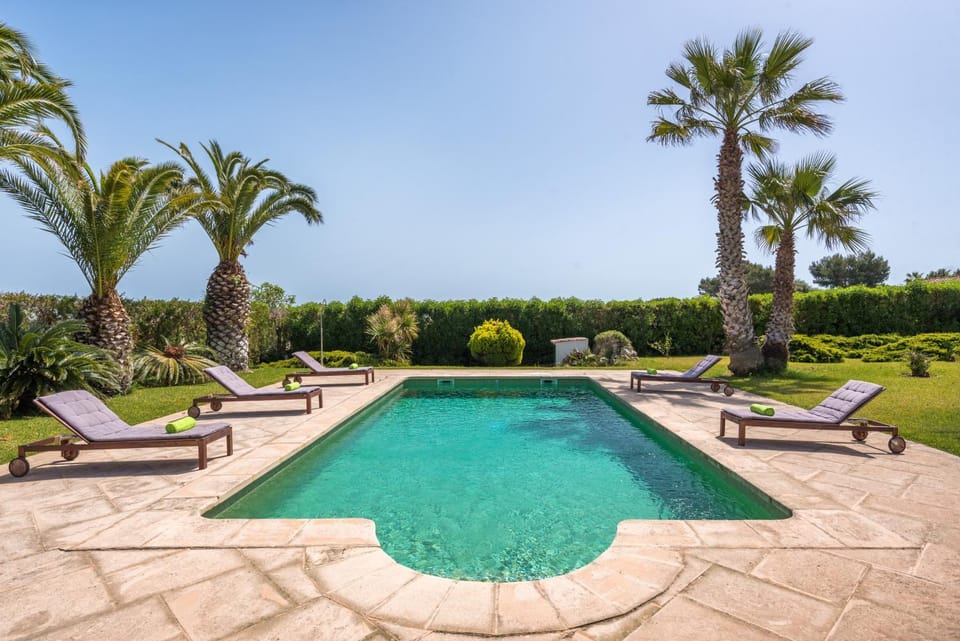 Patio, Off site, Day, Summer, Garden, Swimming pool, sunbed