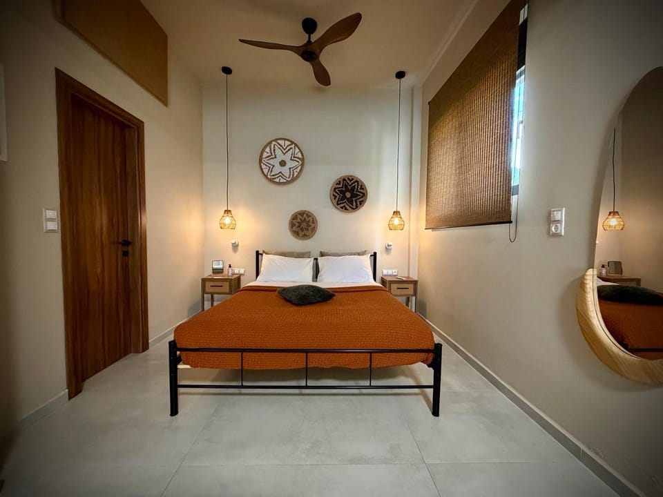 Bed, View (from property/room), Photo of the whole room, Bedroom, Pool view, Sea view, Swimming pool, towels