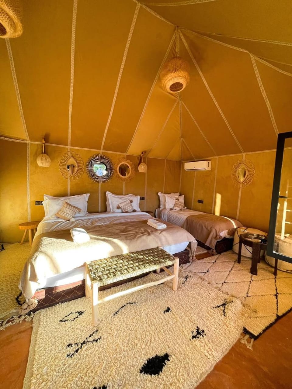 Bed, Living room, Photo of the whole room, Seating area, Bedroom