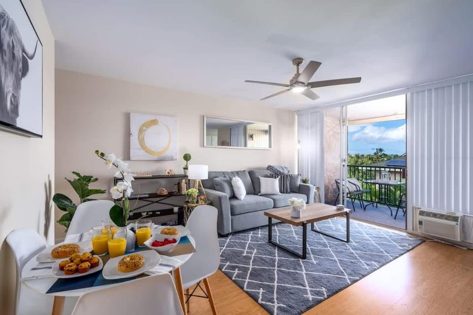 Cozy Kihei Getaway Steps to Beach & Ocean Views House in Kihei