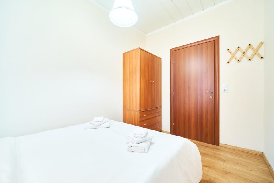 Bed, Photo of the whole room, Bedroom, towels, wardrobe