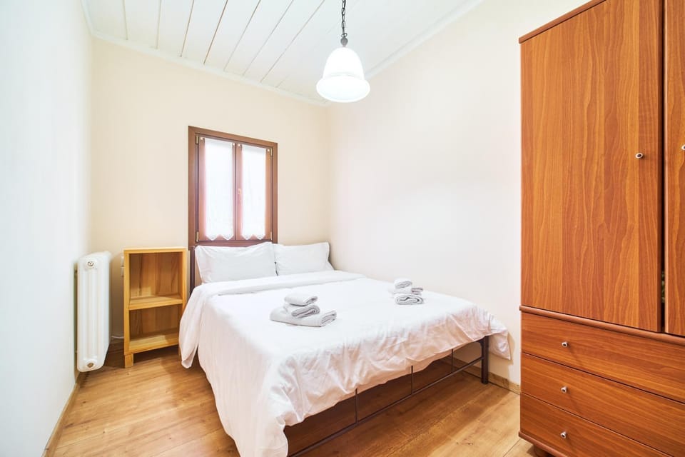 Bed, Photo of the whole room, Bedroom, towels, wardrobe
