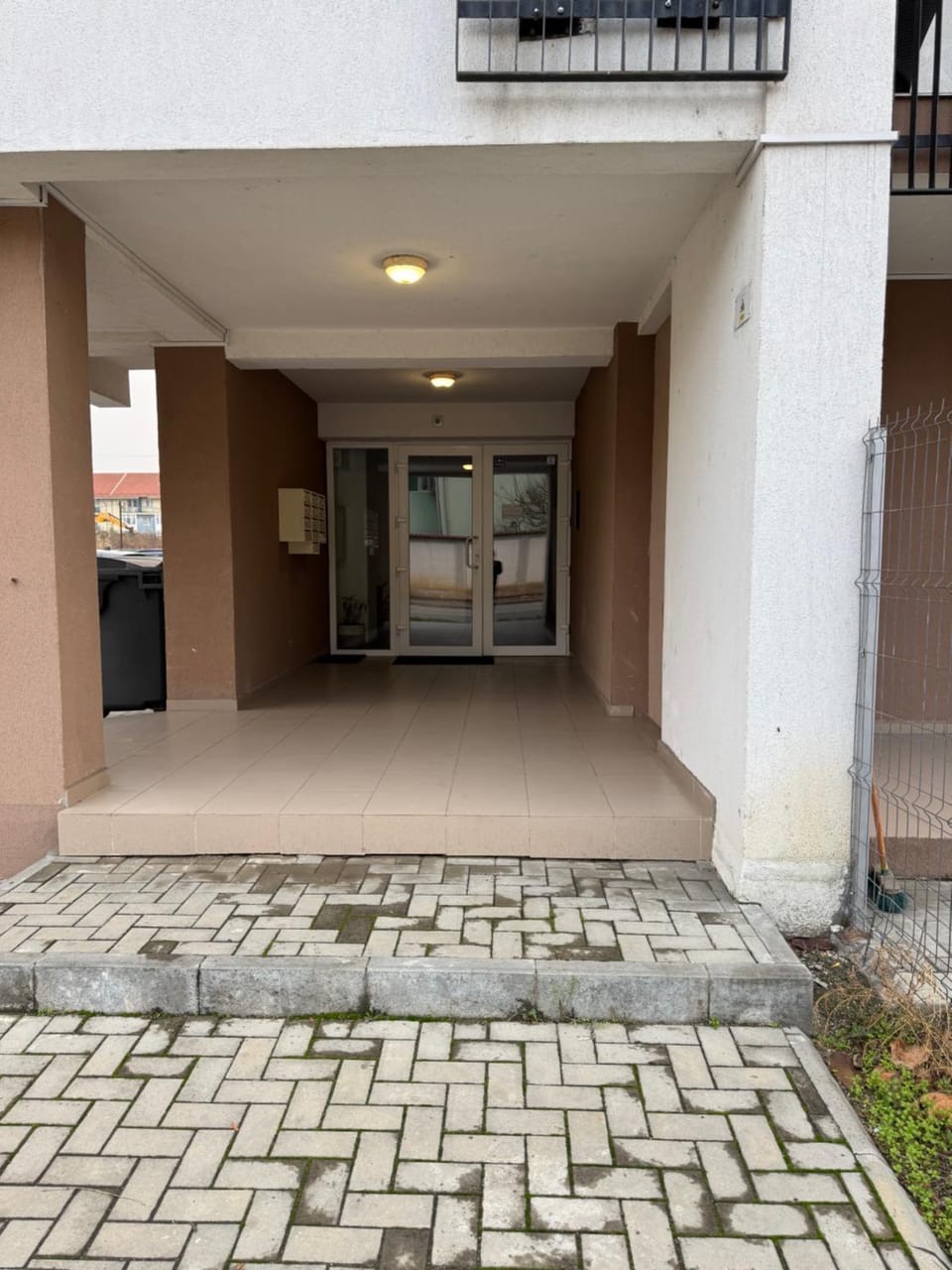 Facade/entrance