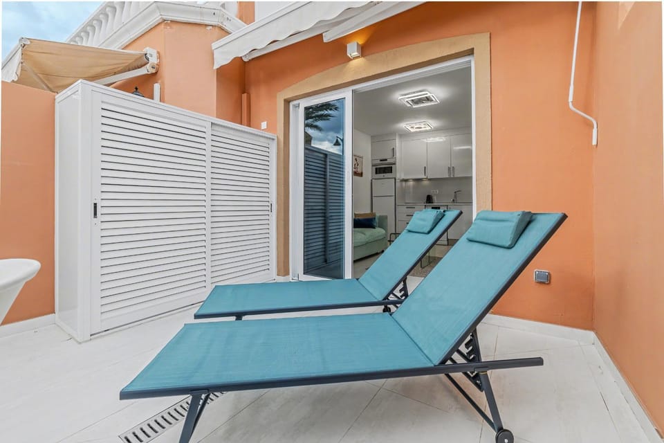 Balcony/Terrace, sunbed