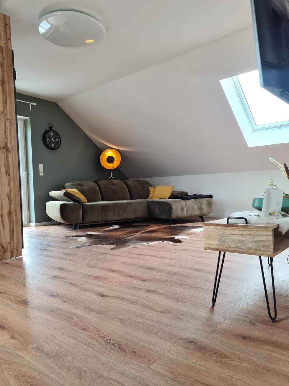 TV and multimedia, Living room, Seating area