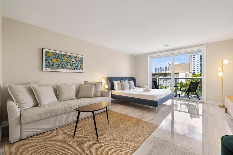 Bed, Living room, Photo of the whole room, Seating area, Bedroom