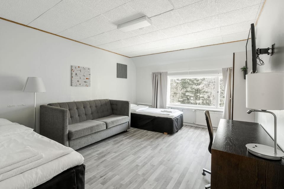 Bed, TV and multimedia, Photo of the whole room, Bedroom, Garden view