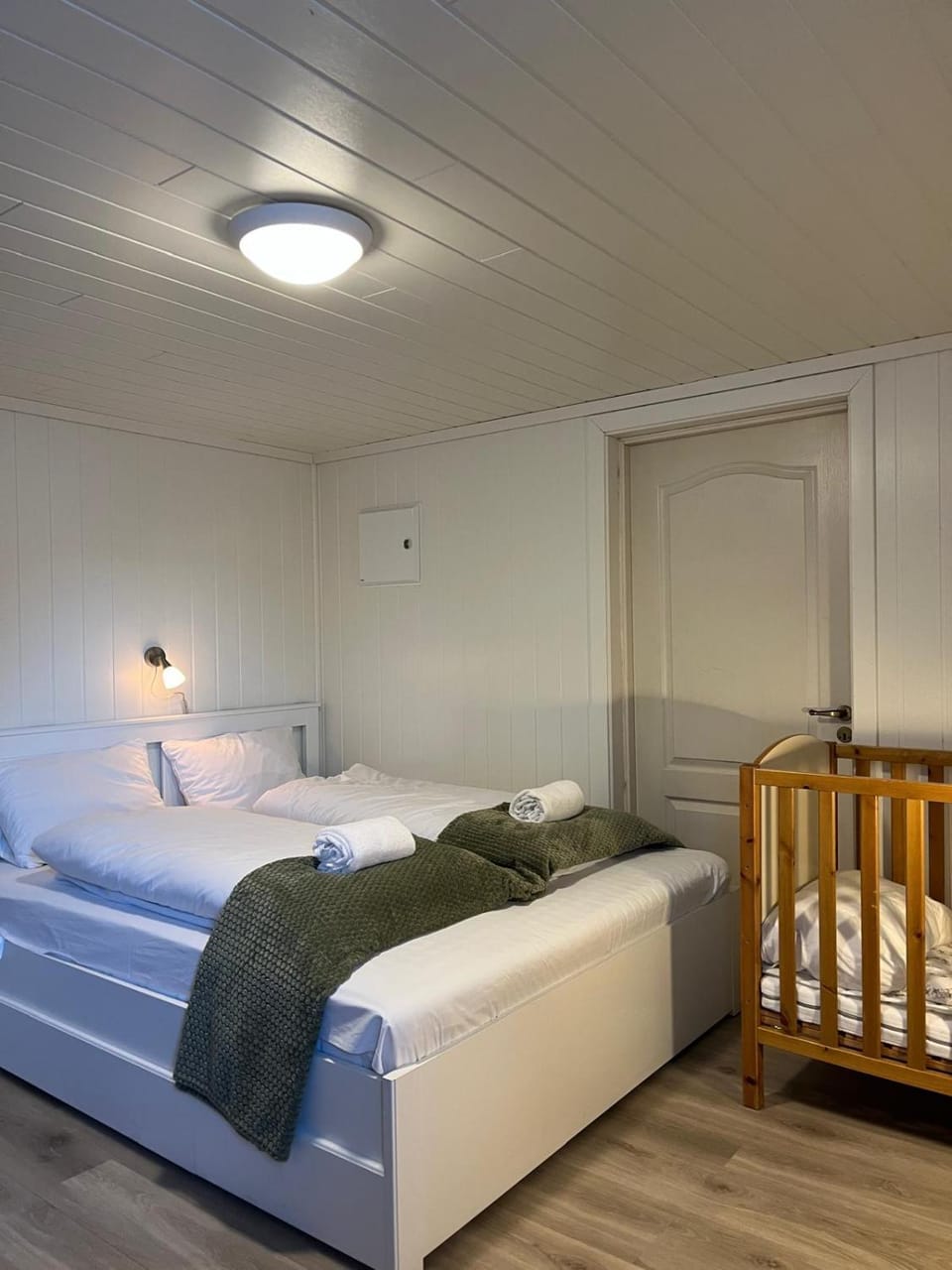 Family Home with Panoramic Views & Free Parking House in Vestland