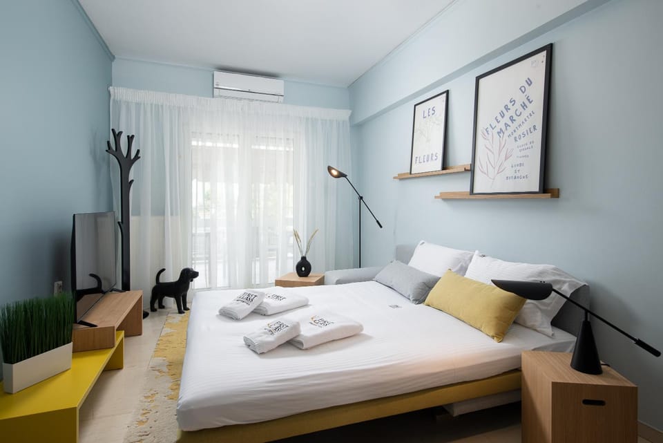Communal lounge/ TV room, Bed, TV and multimedia, Living room, Time of day, young children