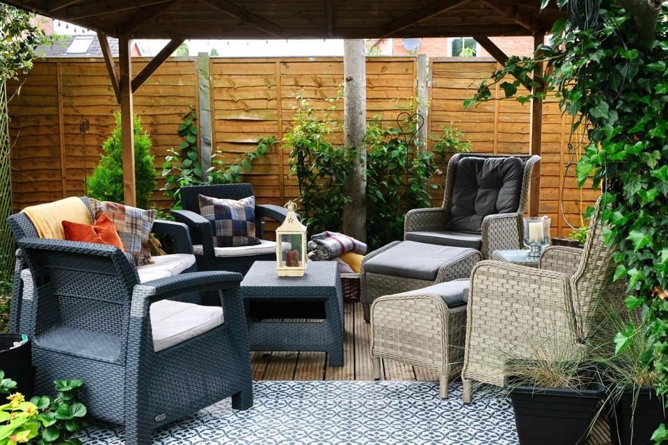 Garden, Seating area, Garden view