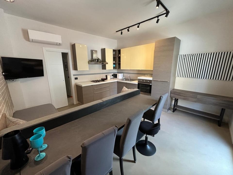 Communal lounge/ TV room, TV and multimedia, Kitchen or kitchenette, Living room, Seating area, Dining area