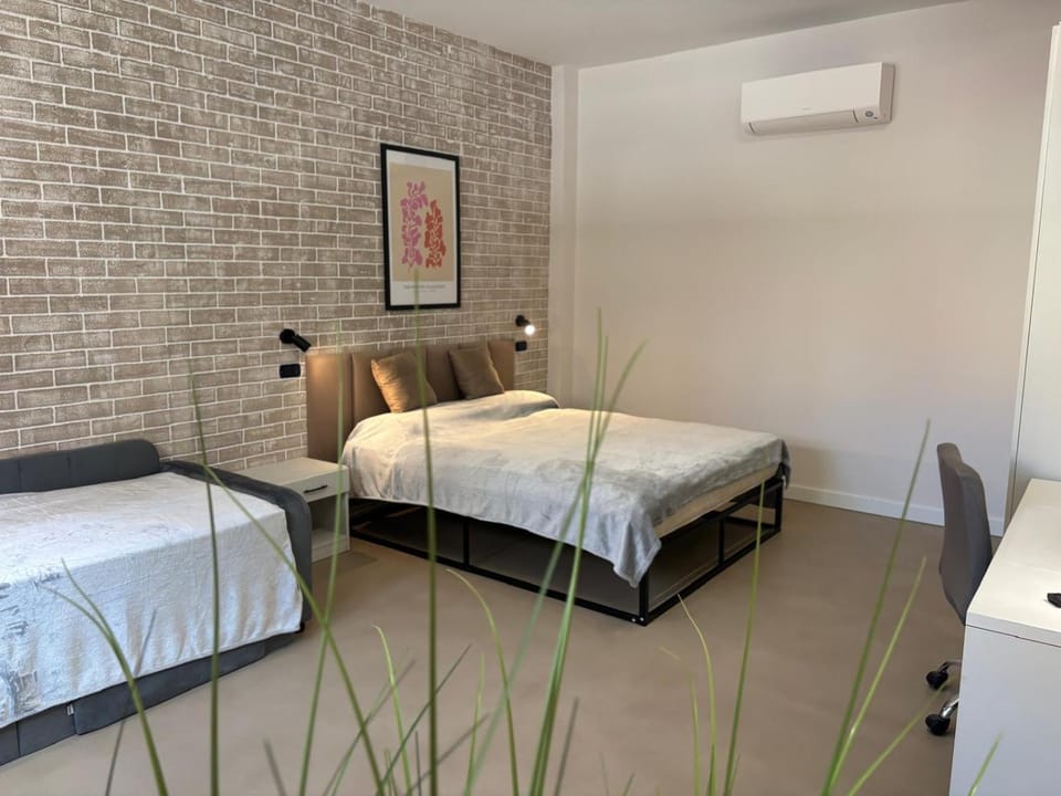 Bed, Photo of the whole room, Bedroom, air conditioner