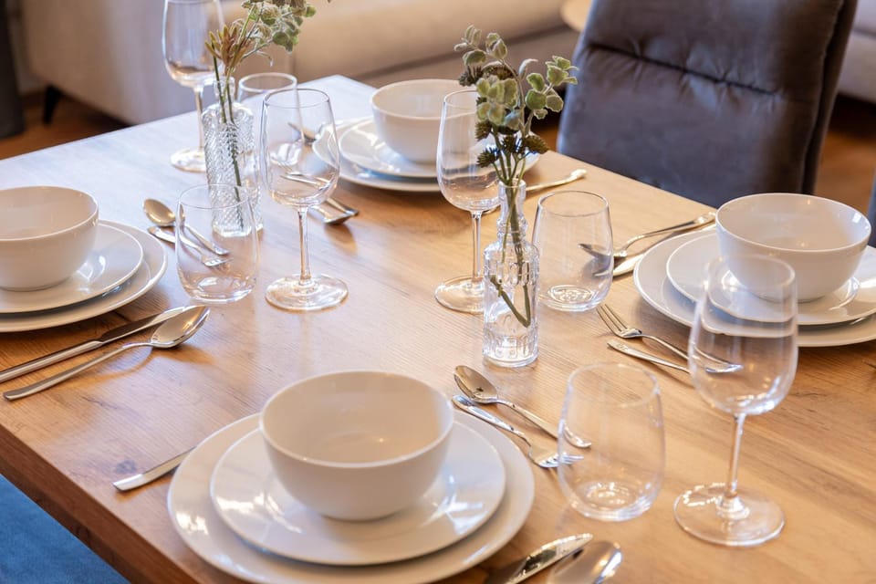 Seating area, Dining area