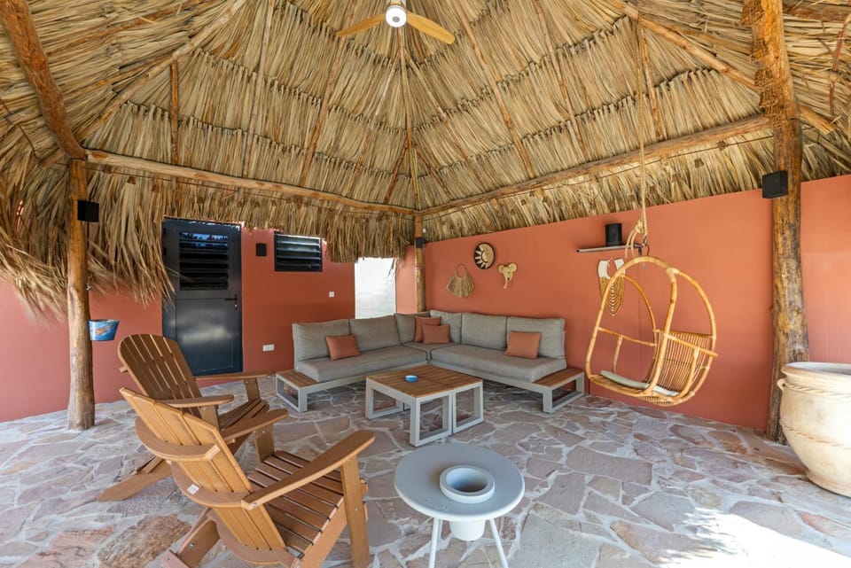 Villa Casa Carpe Diem, Mambo Beach, Private Pool Villa in Willemstad
