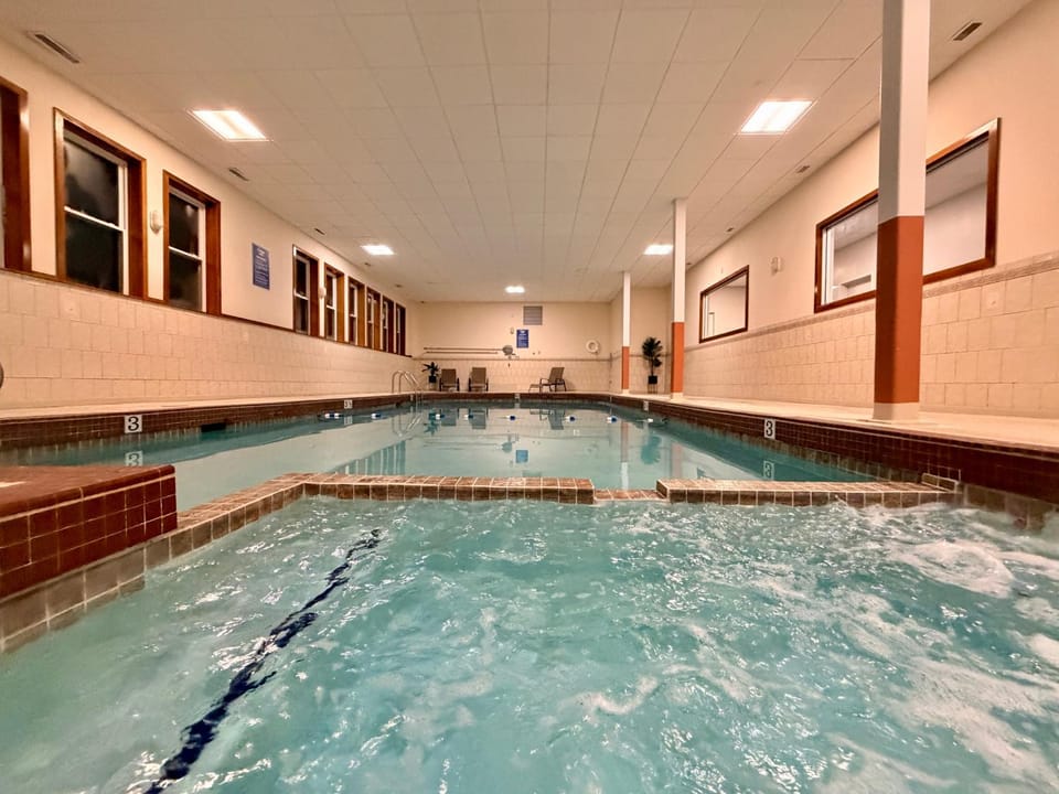 Hot Tub, Swimming pool