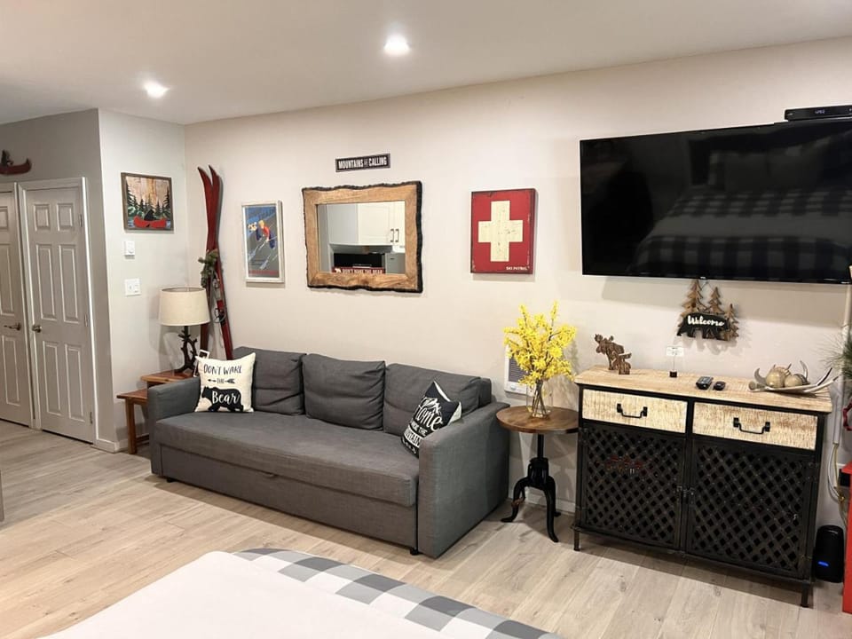 TV and multimedia, Seating area