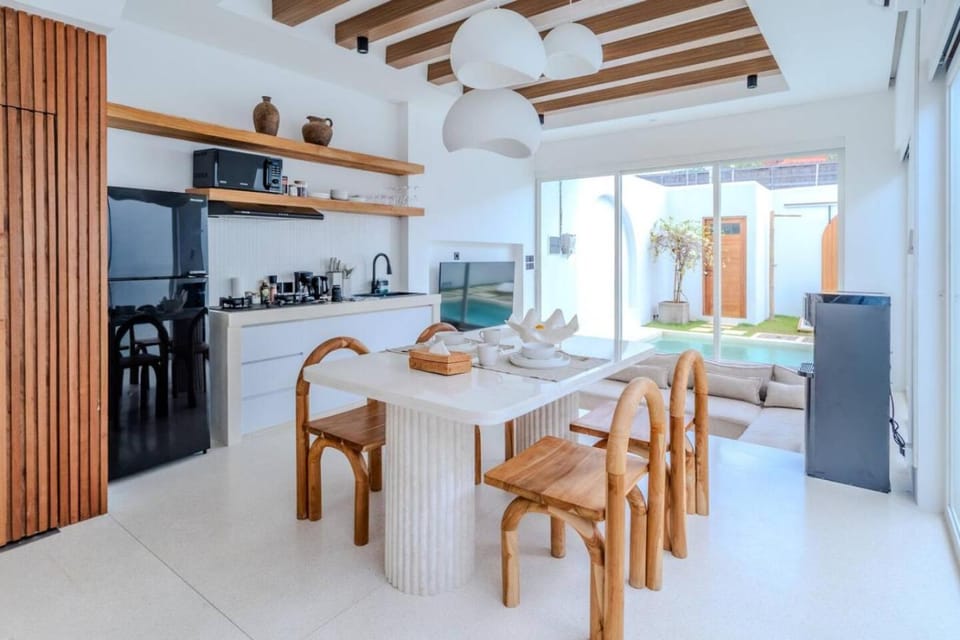 Kitchen or kitchenette, Seating area