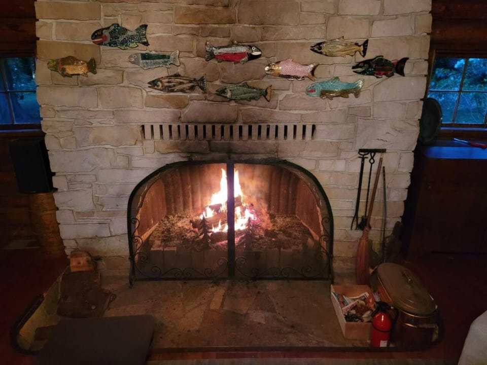 Log cabin with private beach, Sound views Cabin in Hansville