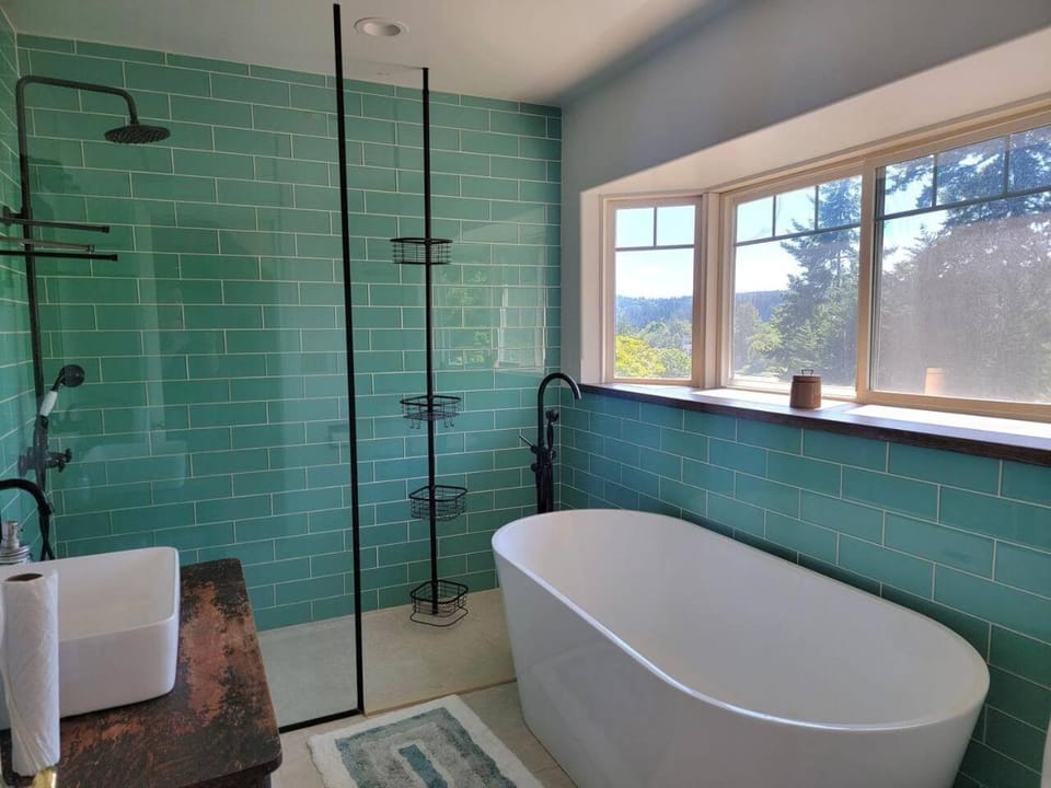 Vintage Poulsbo Apartment with Bay views Apartment in Poulsbo