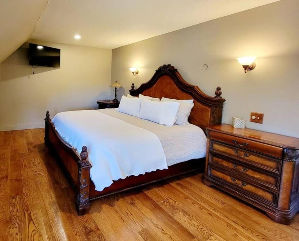 Vintage Poulsbo Apartment with Bay views Apartment in Poulsbo