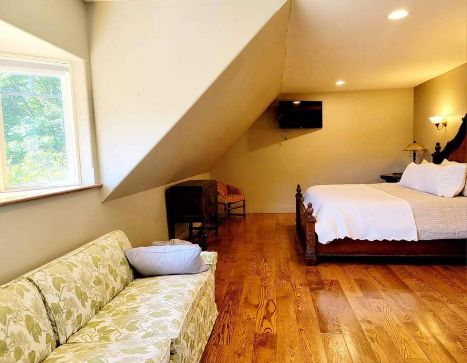 Vintage Poulsbo Apartment with Bay views Apartment in Poulsbo