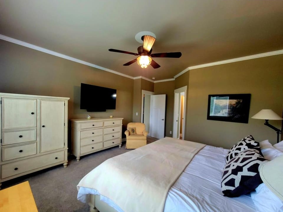 Golf Course home sleeps 6 House in Port Orchard